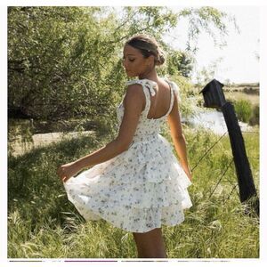 Olivaceous White Floral Tiered Flounce Dress Size‎ L
